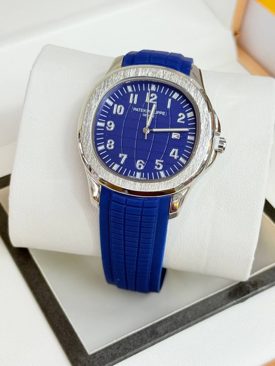 Patek Philippe Aquanaut Men's Watch –  Rubber Strap