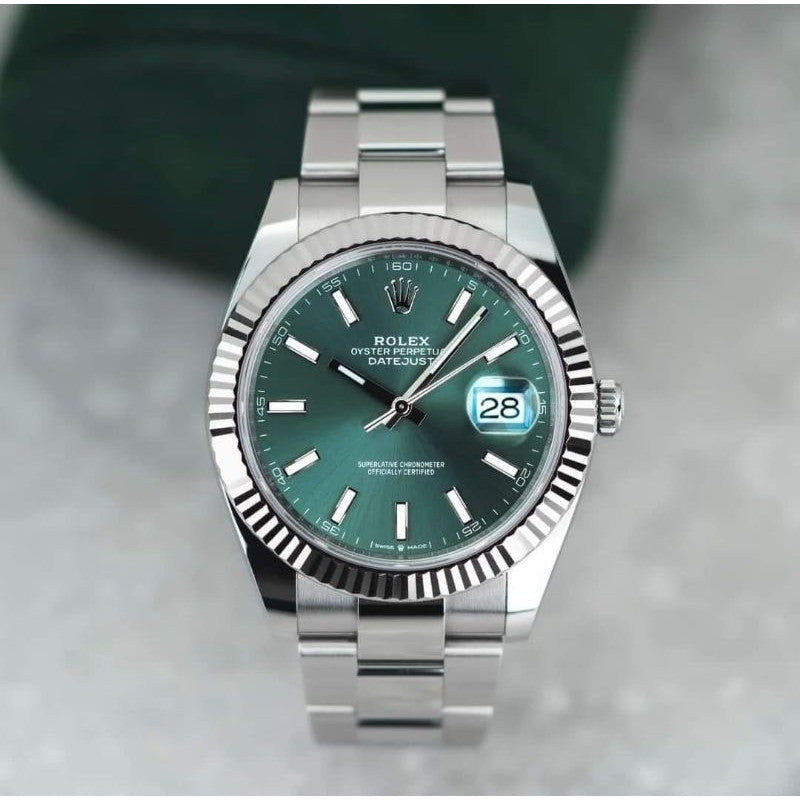 Rolex Oyster Perpetual Datejust Men's Automatic Watch 40mm | 904L Oystersteel | Ceramic Bezel | Date Display