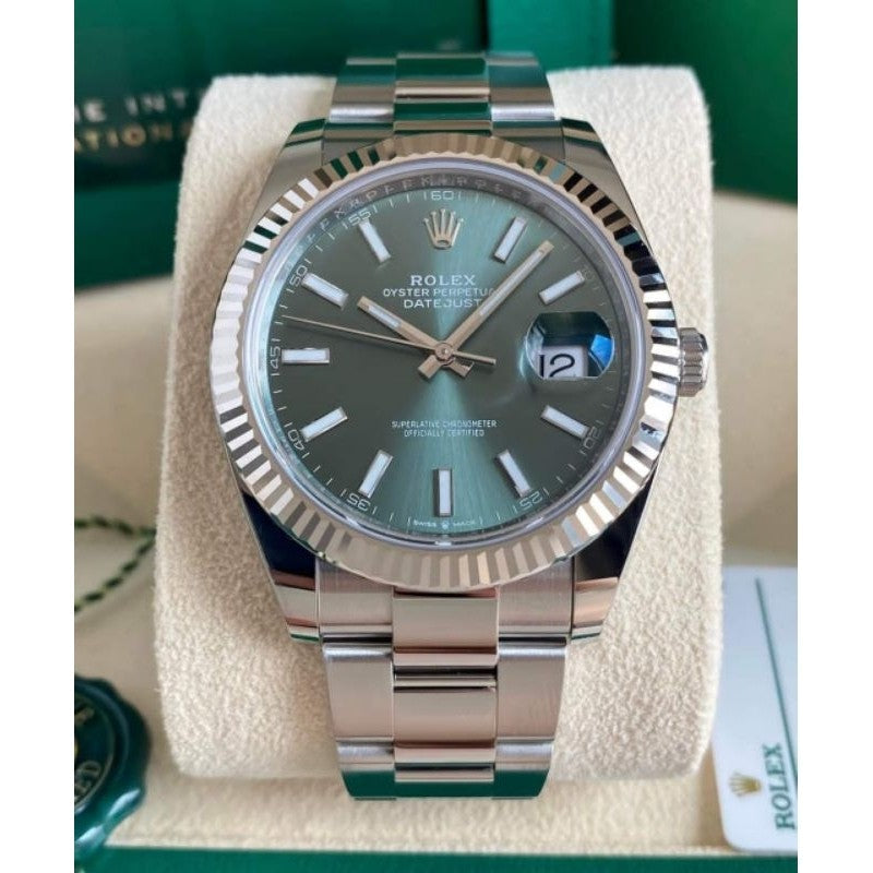 Rolex Oyster Perpetual Datejust Men's Automatic Watch 40mm | 904L Oystersteel | Ceramic Bezel | Date Display